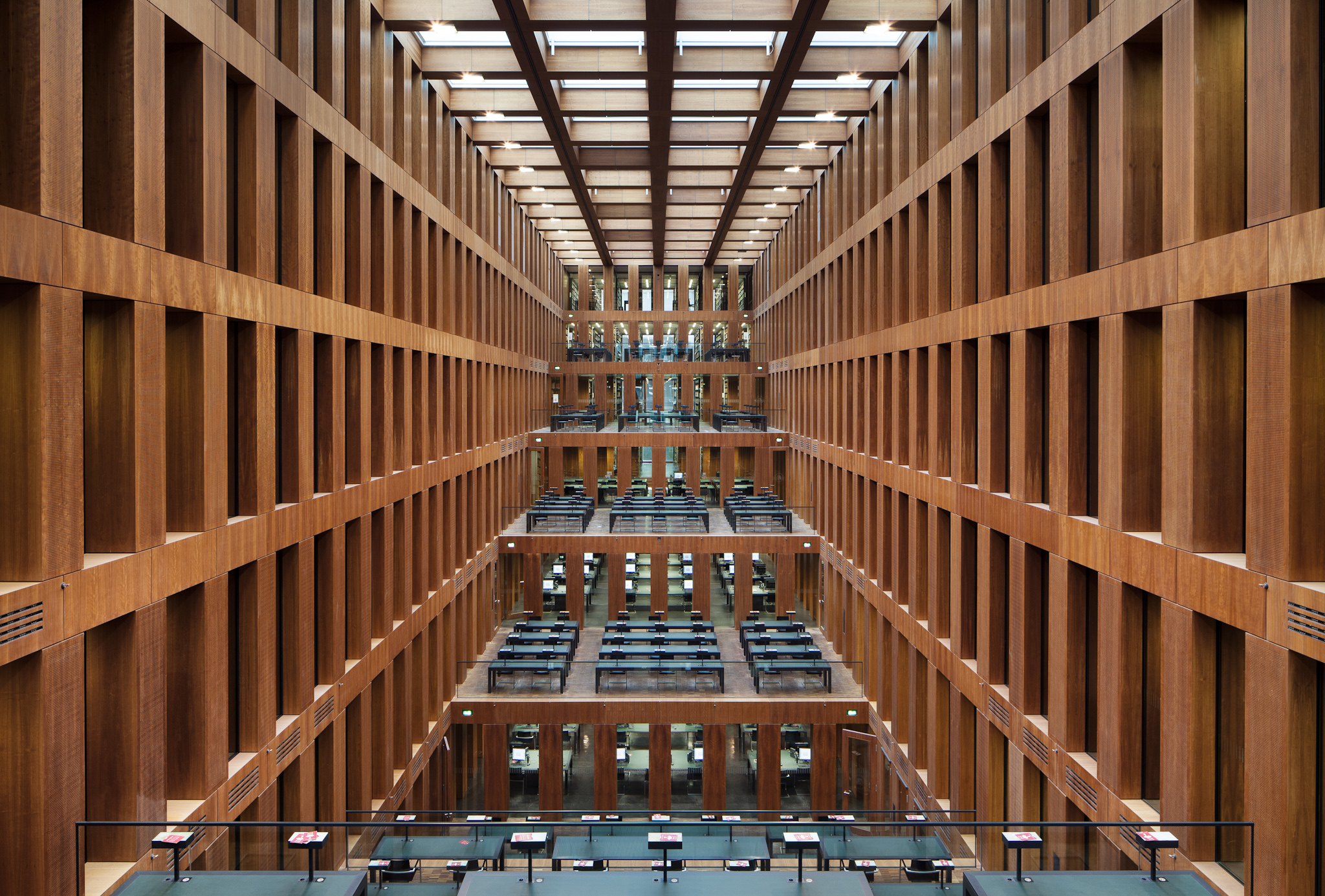 ARCHITEKTUR / INTERIEUR / Grimm Zentrum Berlin