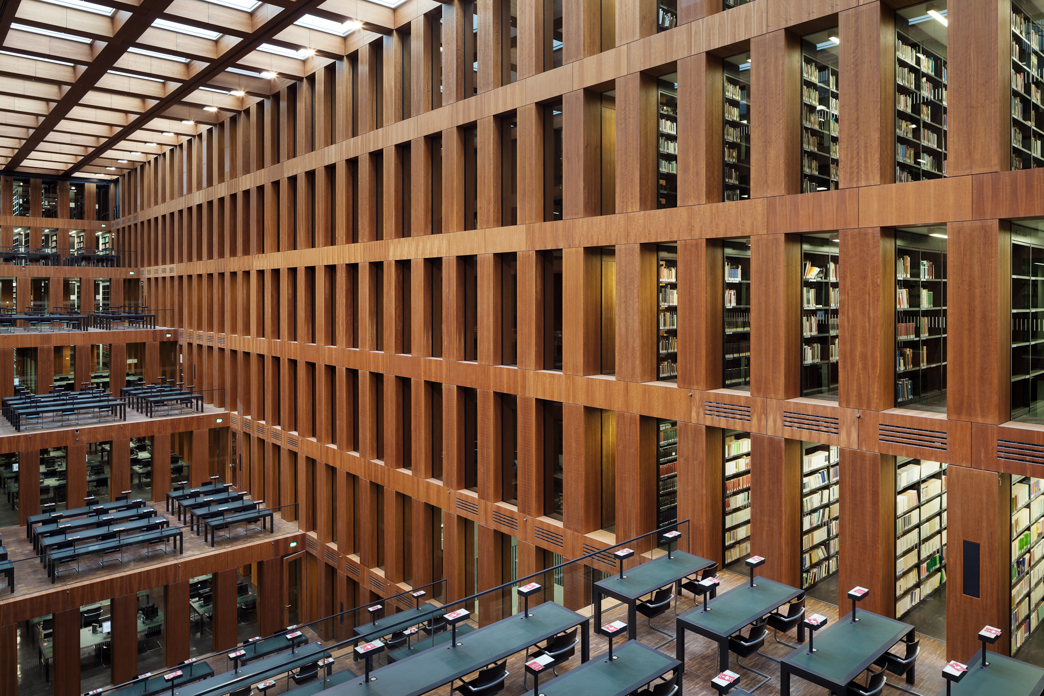 ARCHITEKTUR / INTERIEUR / Grimm Zentrum Berlin