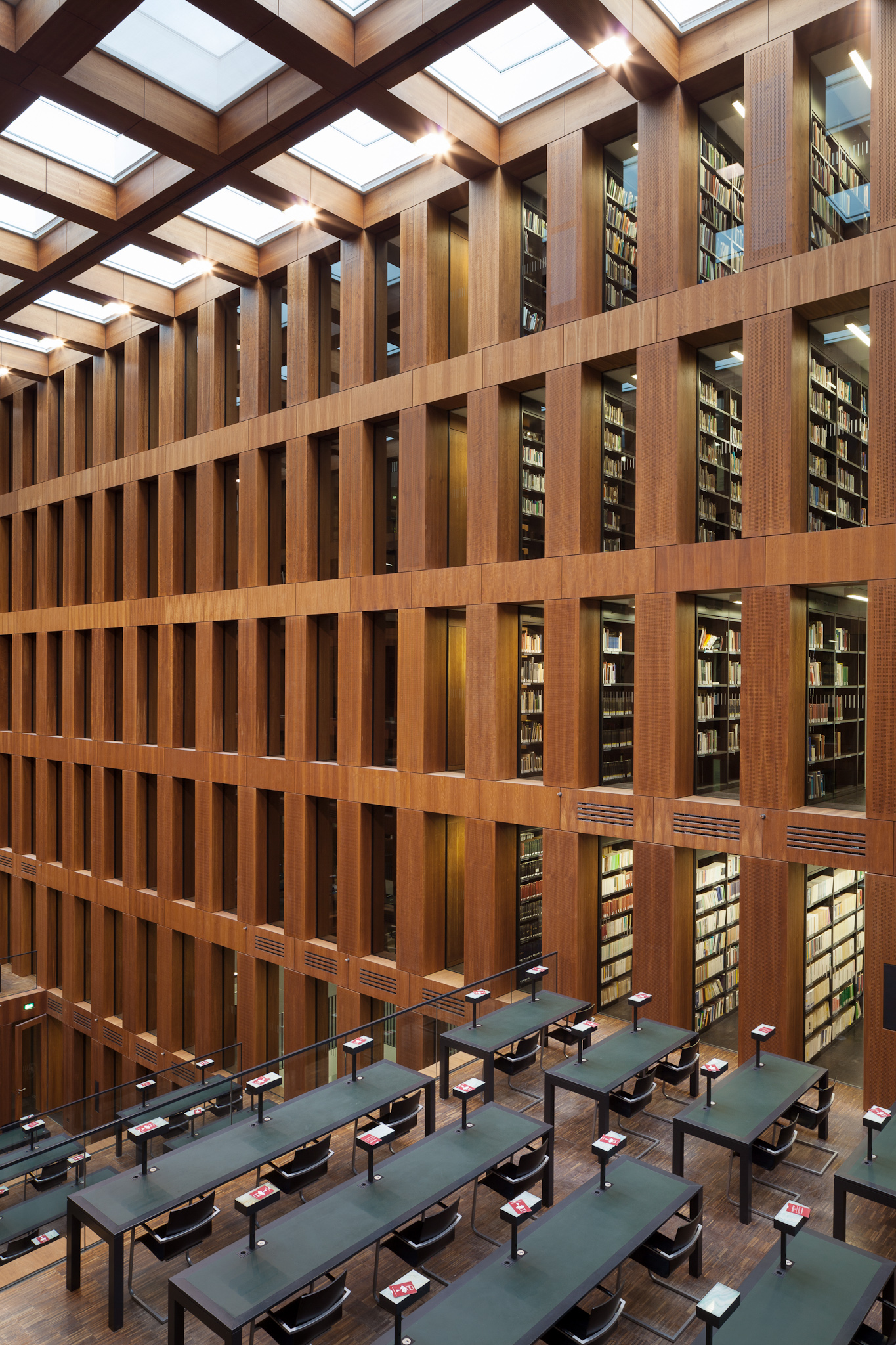 ARCHITEKTUR / INTERIEUR / Grimm Zentrum Berlin